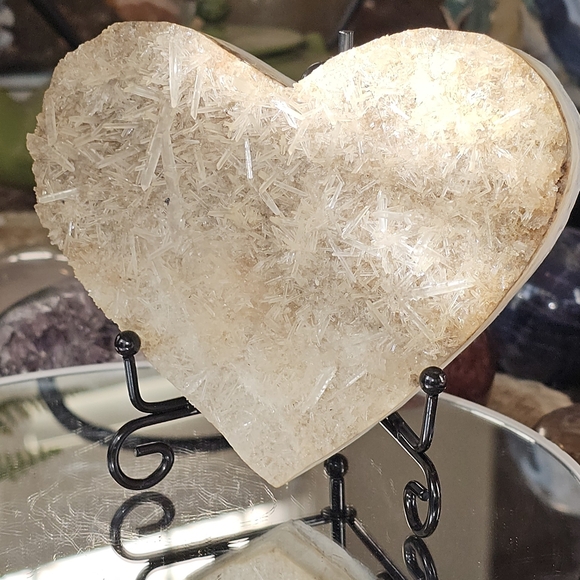 Gorgeous Large Quartz Heart With Sparkly Quartz Needles 5" X 4" With Stand - Picture 11 of 16